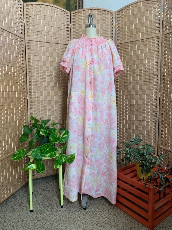 1960s Kitsch Floral Housedress . Dan Ellen .- volu