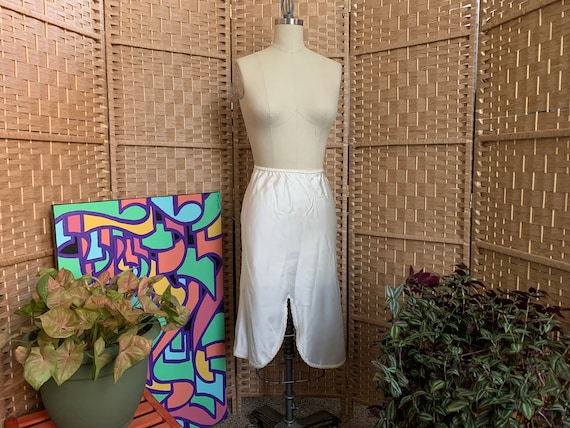 1980s Romantique Skirt Slip . Warner's .  - small - image 1