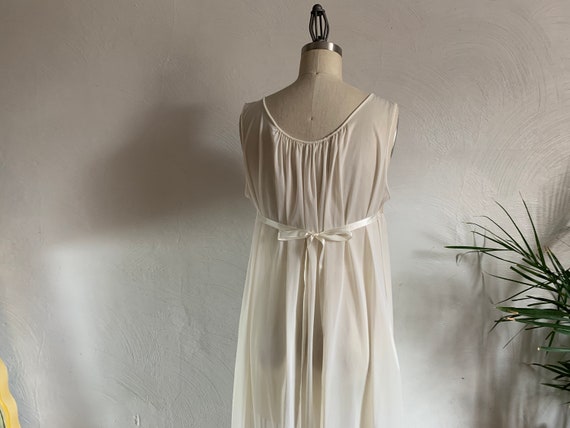 1950s Exquisite Floor Length Nightgown . Vanity F… - image 4