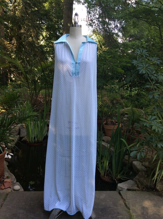 1960’s Garden Dream Nightgown . Vassarette . - med