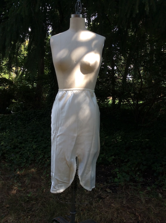 1980s Romantique Skirt Slip . Warner's .  - small - image 5