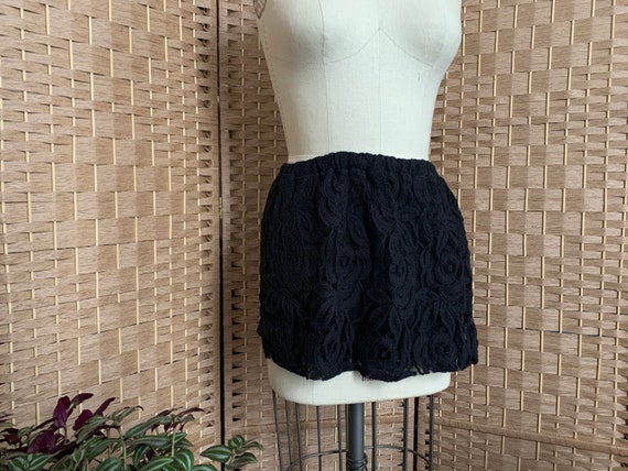 1980’s Flirty Lace Mini Skirt  - petite / small - image 3