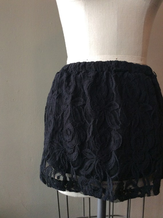 1980’s Flirty Lace Mini Skirt  - petite / small - image 6