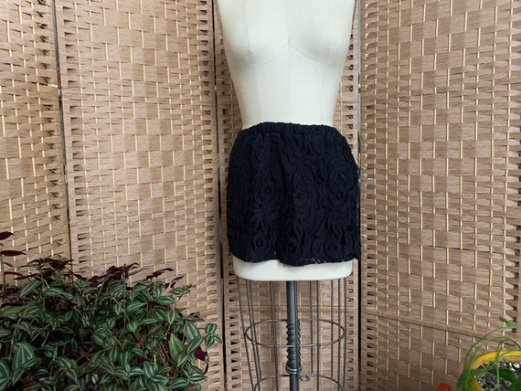 1980’s Flirty Lace Mini Skirt  - petite / small - image 2