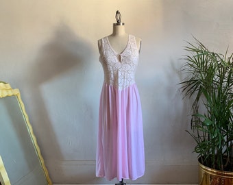 1970s Sweet Lace Nightgown . Victoria's Secret Gold Label . - medium
