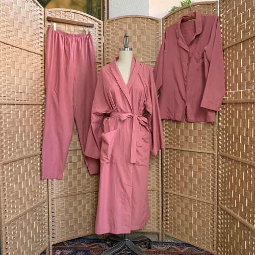 1980s Mauve Pajama Set with Robe . Travelsmith . -  medium / large