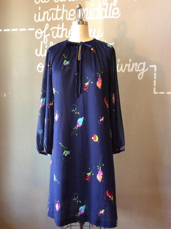 1960’s Flirty Keyhole Dress - large