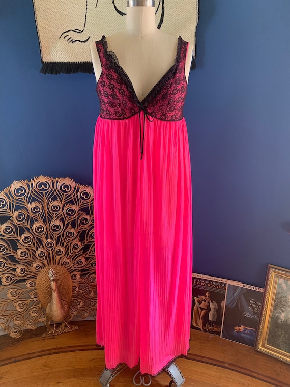 1950s Bright Romance Nightgown - small / medium