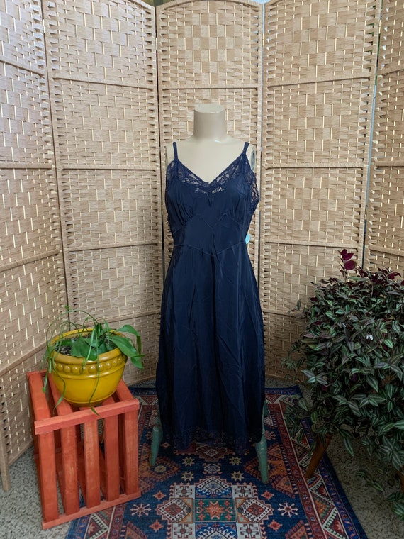 1930's Romantic Slip Dress . Seamprufe .- medium
