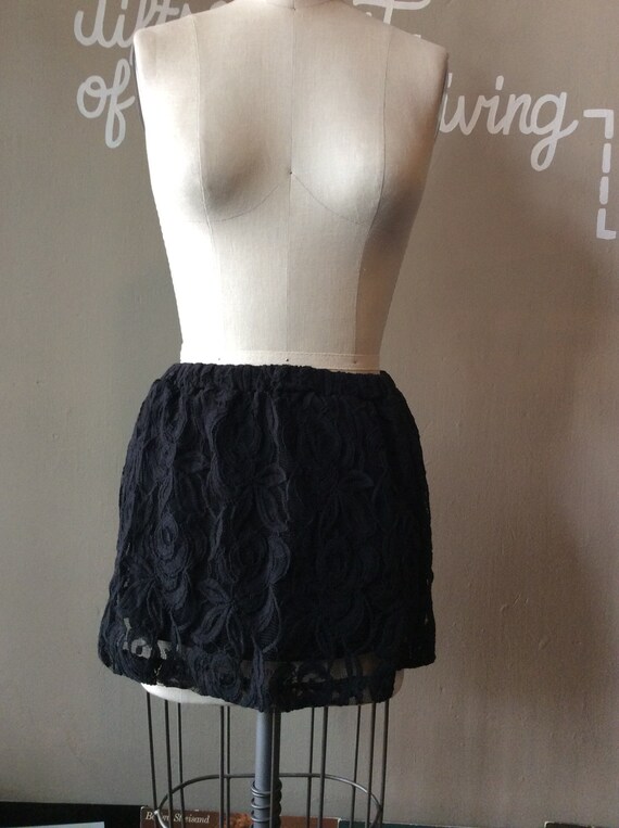 1980’s Flirty Lace Mini Skirt  - petite / small - image 4