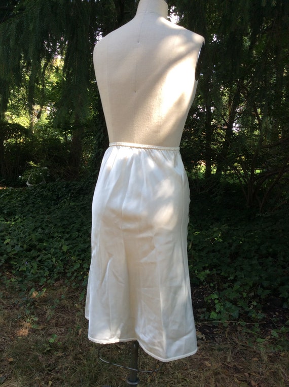1980s Romantique Skirt Slip . Warner's .  - small - image 7