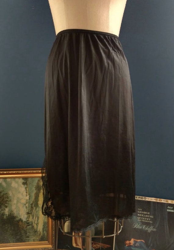 1970’s Dark Romance Skirt Slip . Maidenform . - s… - image 8