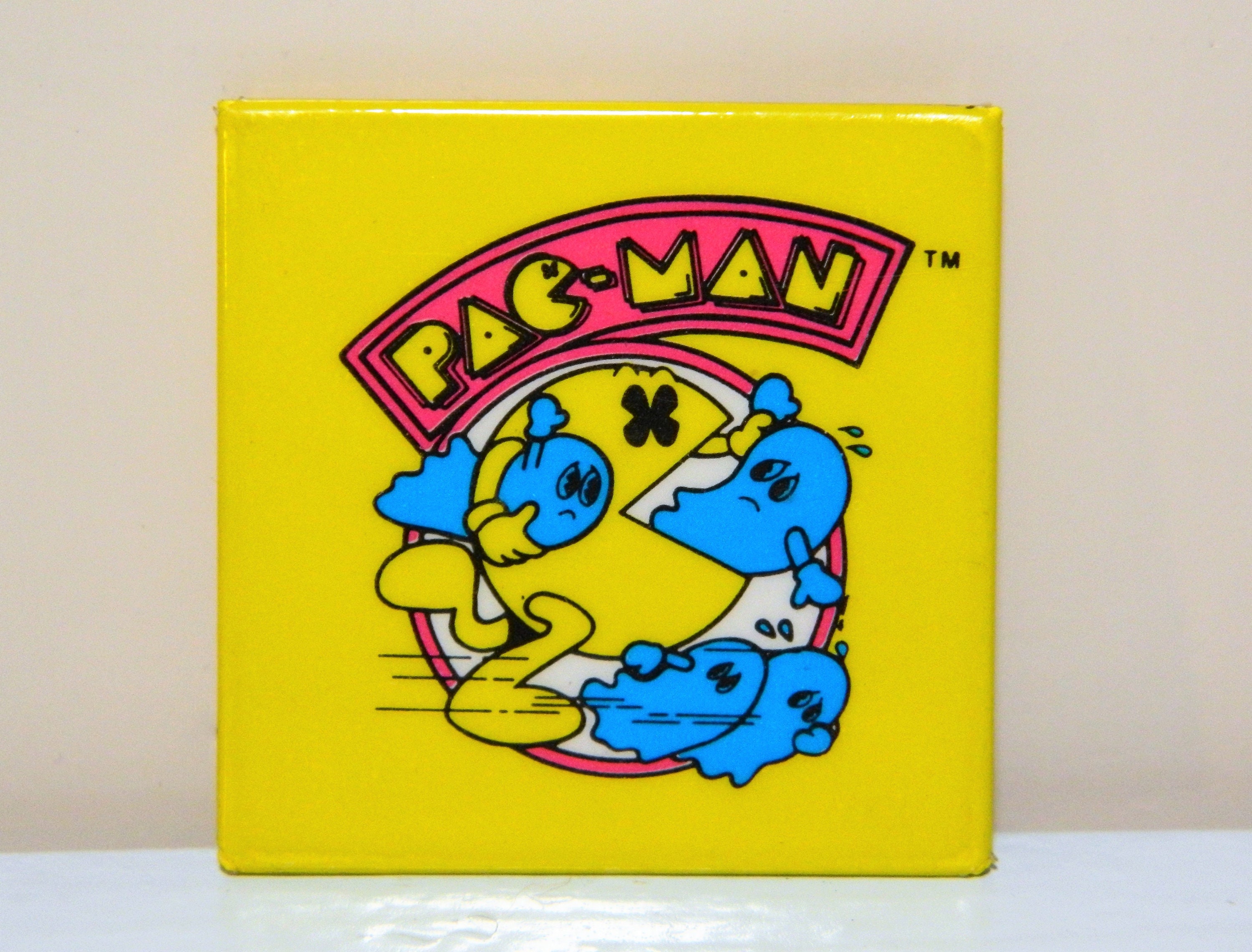 Retro Pacman Point Items Vintage 1981 Pac-man Arcade Pinback Button & 1982 Atari Lenticular ...