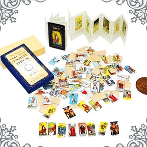 Juego de cartas del tarot en miniatura para casa de muñecas n.º 10 a escala 1:12: 78 barajas de cartas del tarot para hacer tú mismo, juego de cartas del tarot imprimibles para adivinar, juego de cartas del tarot en miniatura para descargar
