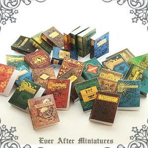 28 set di copertine per libri in miniatura per casa delle bambole di poesia antica n. 9 – 28 copertine per libri in miniatura per casa delle bambole antica di poesia - 1:12 Copertina per libro per casa delle bambole stampabile SCARICA