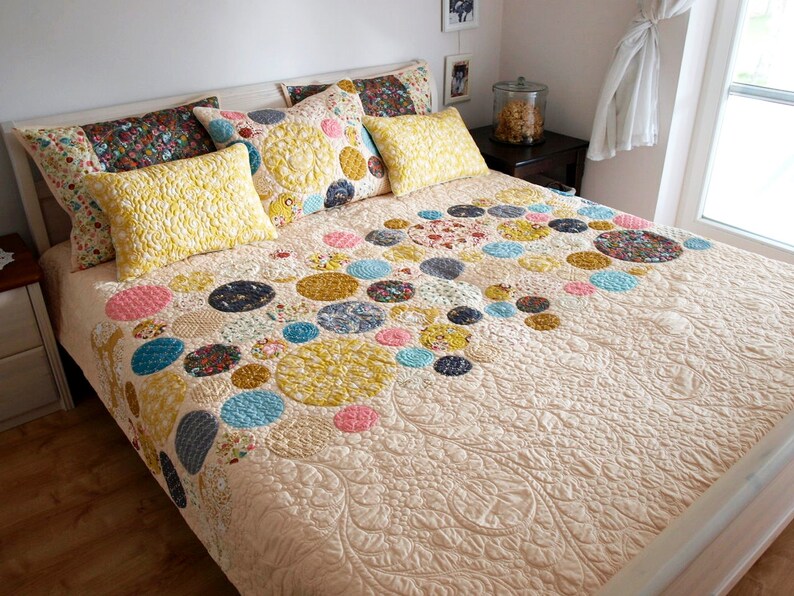 Queen size quilt dotty quilt modern quilt homemade quilt Etsy