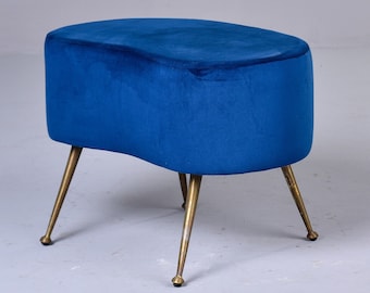 Taburete azul de mediados de siglo con forma de riñón y patas de latón [11345]
