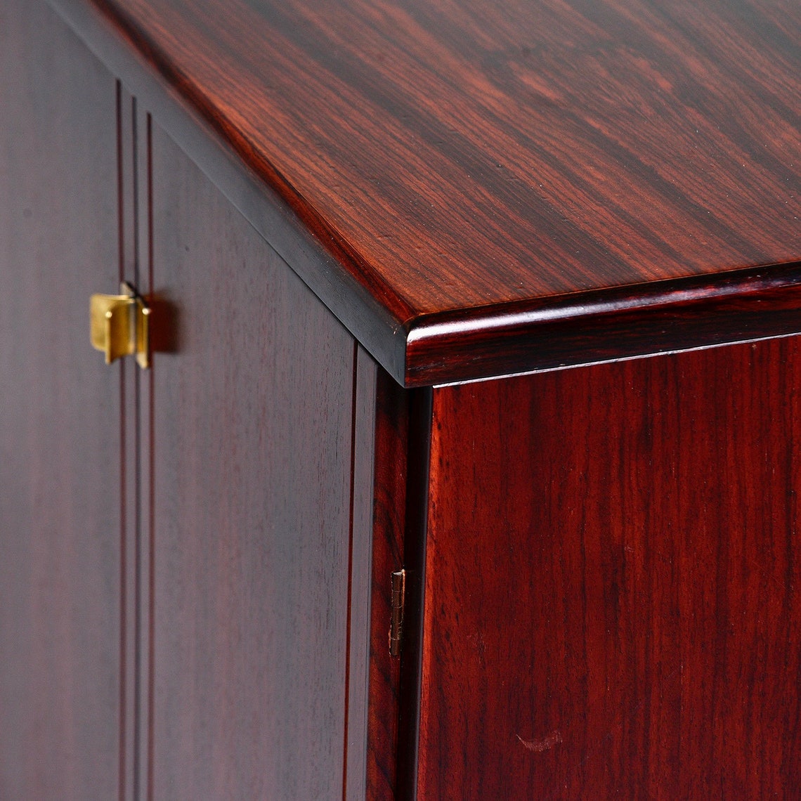 Armoires 2 portes en bois de rose italien du milieu du siècle Etsy