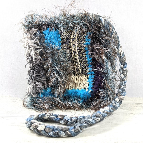 Kleine gestrickte Umhängetasche, Handtasche im Boho- Stil, Patchwork Freeform knitting