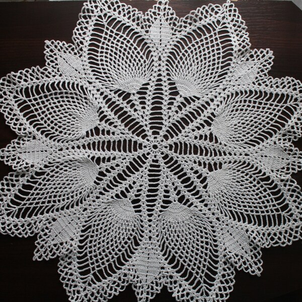 Gift for mom Gift for sister Gift for best friend Large white crochet doily Large crochet doily with leaves Round tablecloth Large Doily