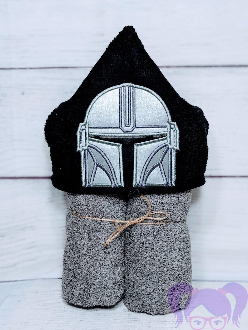 Mandalorian Hooded Towel, Star Wars Hooded Towel, OS Towel , Mandalorian Towel, Pool Towel Set, Mandalorian Bath Towel, Personalized Towel bild 1