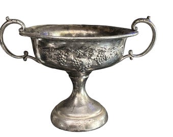 Seltene 110 Jahre alte Newburyport Silver Company Sterling Silber-Trophäenschale mit Fuß. Weintrauben-Motiv
