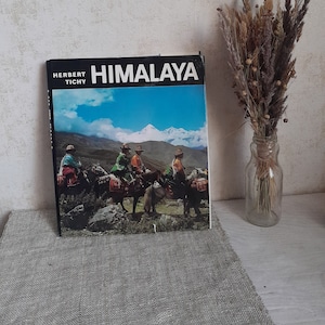 ドイツの読者への贈り物として、ヘルベルト・ティチー著『ヒマラヤ』のイラスト入りヴィンテージドイツ本をプレゼント