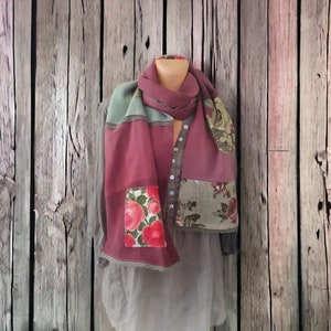 Cachecol boho patchwork rosa de algodão reciclado, estilo shabby chic, peça única.