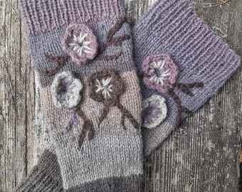 Handknit wool leg warmers with crochet flowers, flower socks, artsy socks grey/pale purple