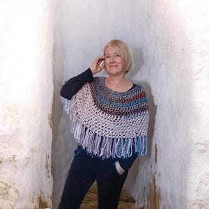 Vintage blue/pink crochet capelet, retro chunky handmade wrap with fringes