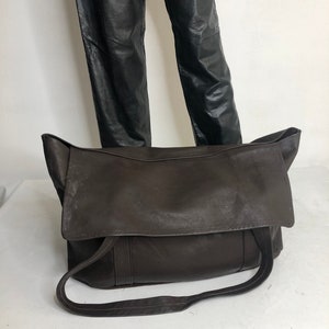 Brown real leather big bag with pockets.