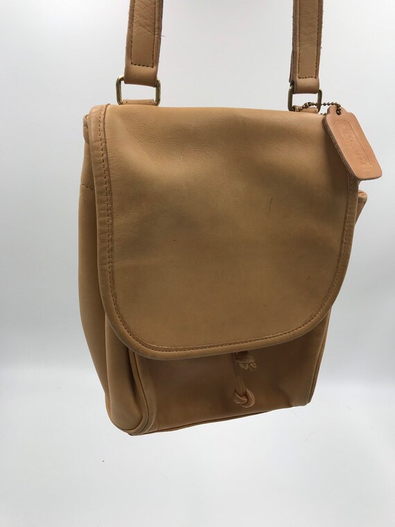 Gorgeous small leather beige color woman bad. - image 2