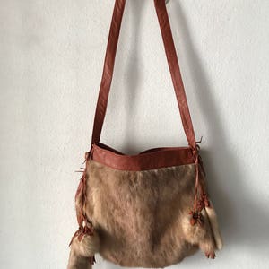 Damen beige Fell Handtasche, Tasche aus Nerzfell und braunem Leder, mit original Fell Bubo, Vintage Stil, handgemachte Tasche Größe ist klein. Bild 1