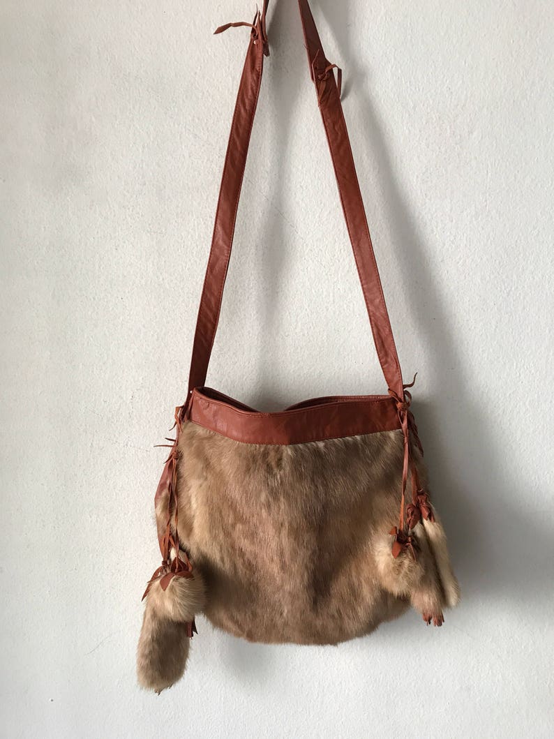 Damen beige Fell Handtasche, Tasche aus Nerzfell und braunem Leder, mit original Fell Bubo, Vintage Stil, handgemachte Tasche Größe ist klein. Bild 1