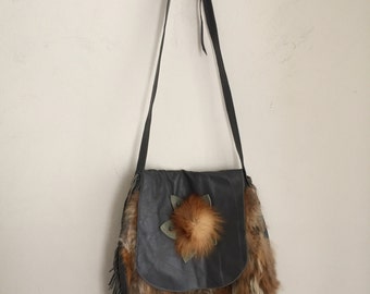 Crossbody Tasche, aus echtem Fuchsfell, Leder und Leder Fransen, original handgemachte Handtasche, Vintage Stil Handtasche, rot&graue Farbe, Größe - groß