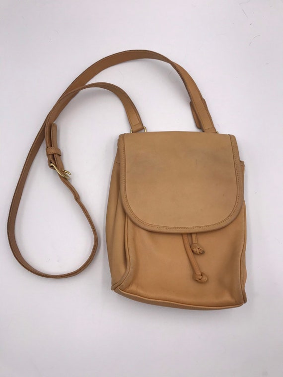 Gorgeous small leather beige color woman bad. - image 1