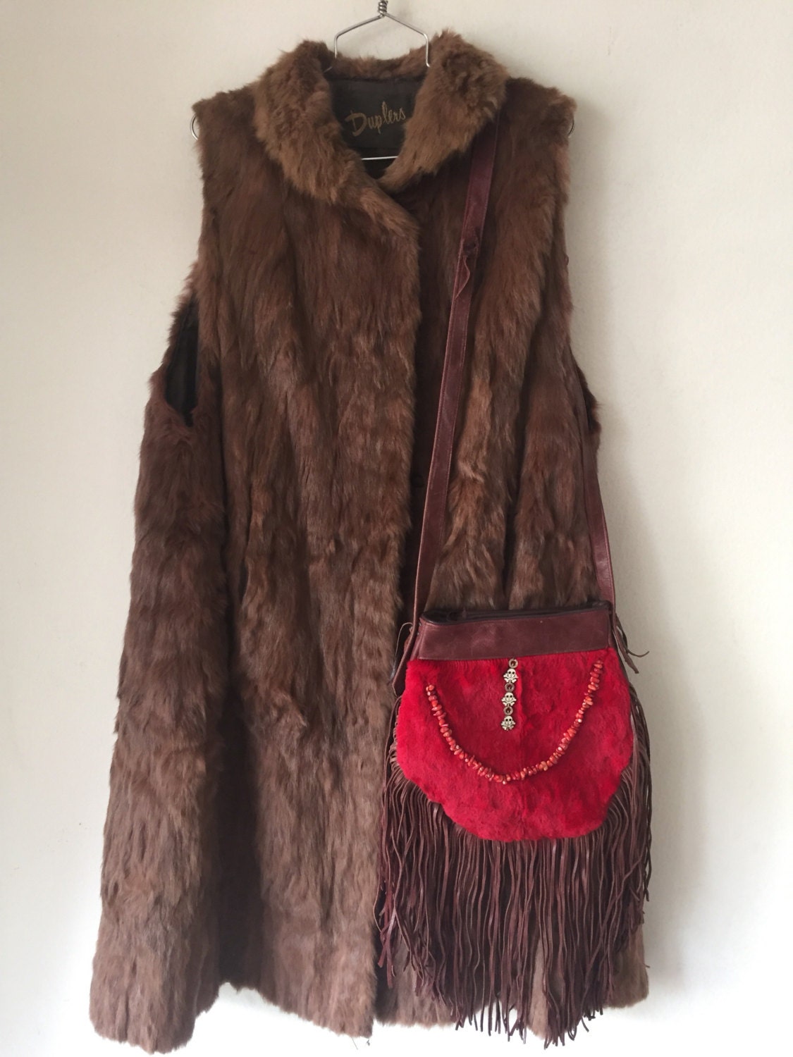 ポーチ KIRSH Cherry quilted fur handbag black KKSWBBG501MBKA Cherry Kiss Lock Bag in Linen Blend Fabric – www.comecoinc.com