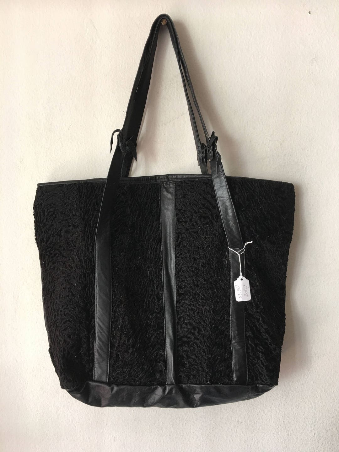 Vrai sac de femme de fourrure de la vraie fourrure d�??astrakhan et de la fourrure douce en cuir 