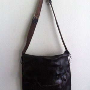 Men&#39;s handmade crossbody bag, for real men, cracked and old leather, real vintage, dark brown color, size: medium