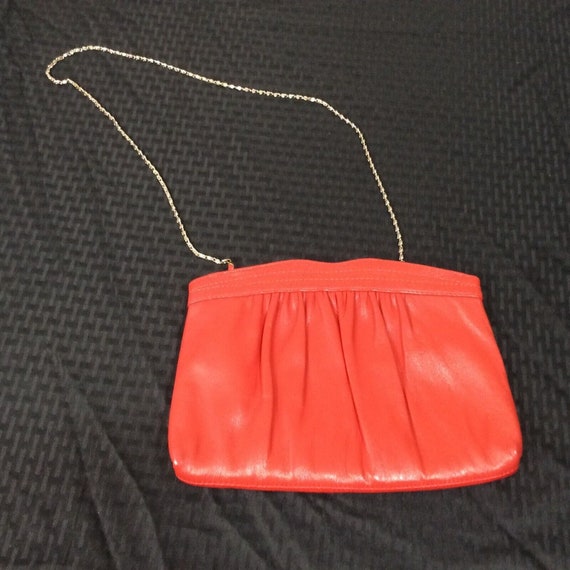 70s Vintage Red Clutch Purse Gold Chain Strap Hin… - image 2
