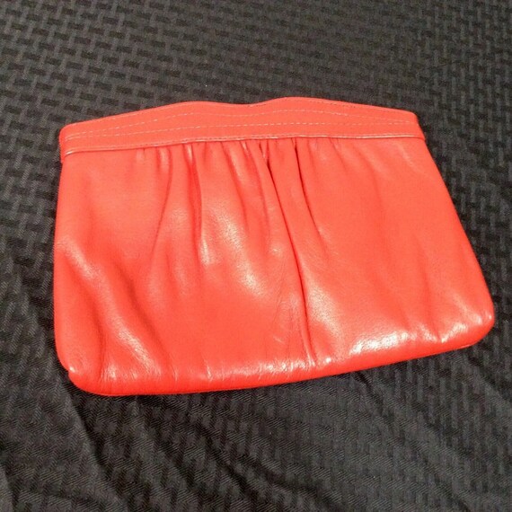 70s Vintage Red Clutch Purse Gold Chain Strap Hin… - image 4