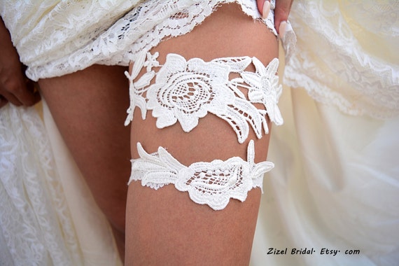 white lace garter set