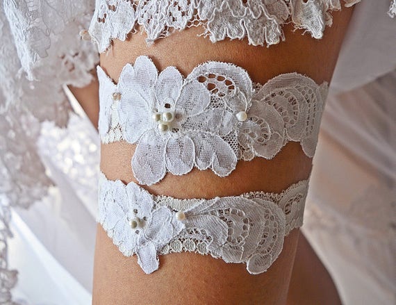white lace garter set
