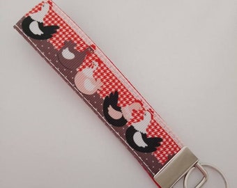 Schlüsselanhänger in rot-braunem Hühnchen Print
