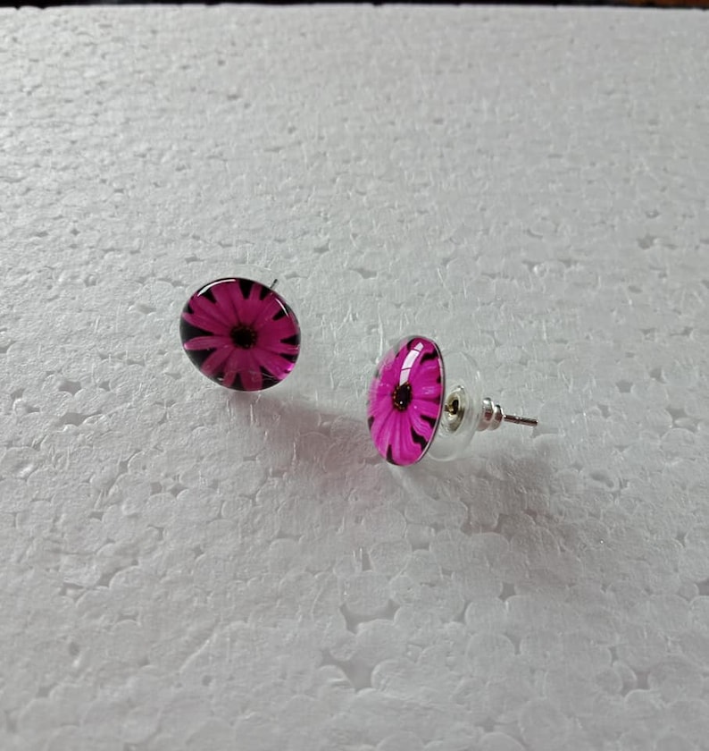 Silver flower stud earrings