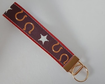 Brown horse shoe and star key fob wristlet