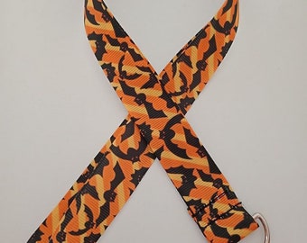 Sleutelkoord met oranje en zwarte vleermuisprint / ID-houder / badgehouder