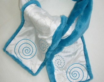 Foulard en fourrure tissée et soie pure avec spirales