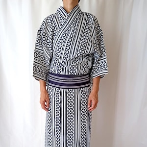 Vintage Japanese Men&#39;s Yukata Kimono in Navy Cotton – Geometric Summer Kimono Robe – Lightweight Unlined Kimono Size M – Japanese Loungewear