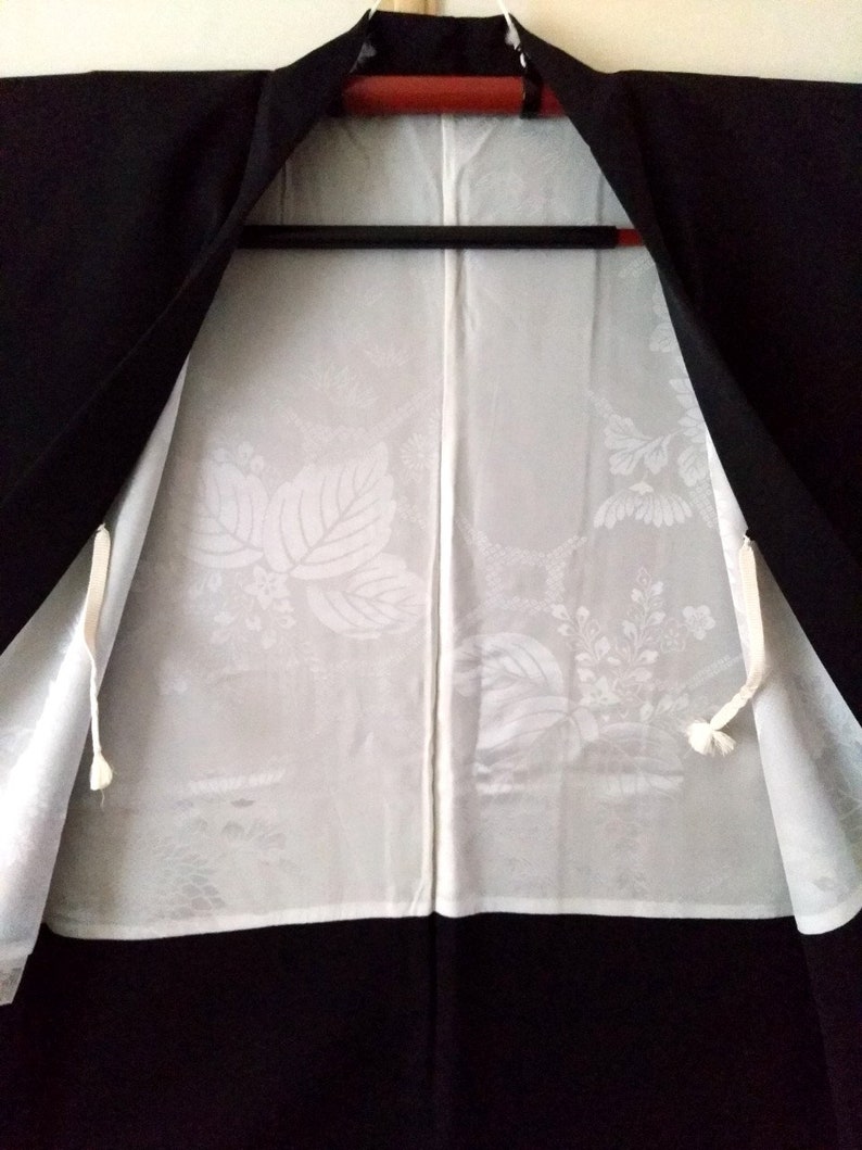 JA0167VH Black kimono jacket Japanese haori women embroidered floral cart motif silk kimono cardigan Asian jacket